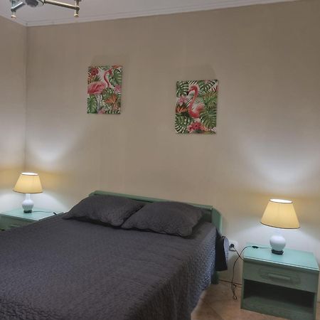 Les Conils - Gites Et Chambres D'Hotes Saint-Pierre-de-Vassols ภายนอก รูปภาพ
