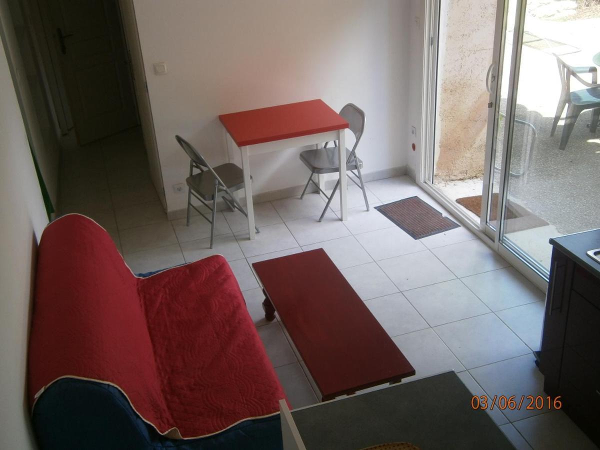 Les Conils - Gites Et Chambres D'Hotes Saint-Pierre-de-Vassols ภายนอก รูปภาพ