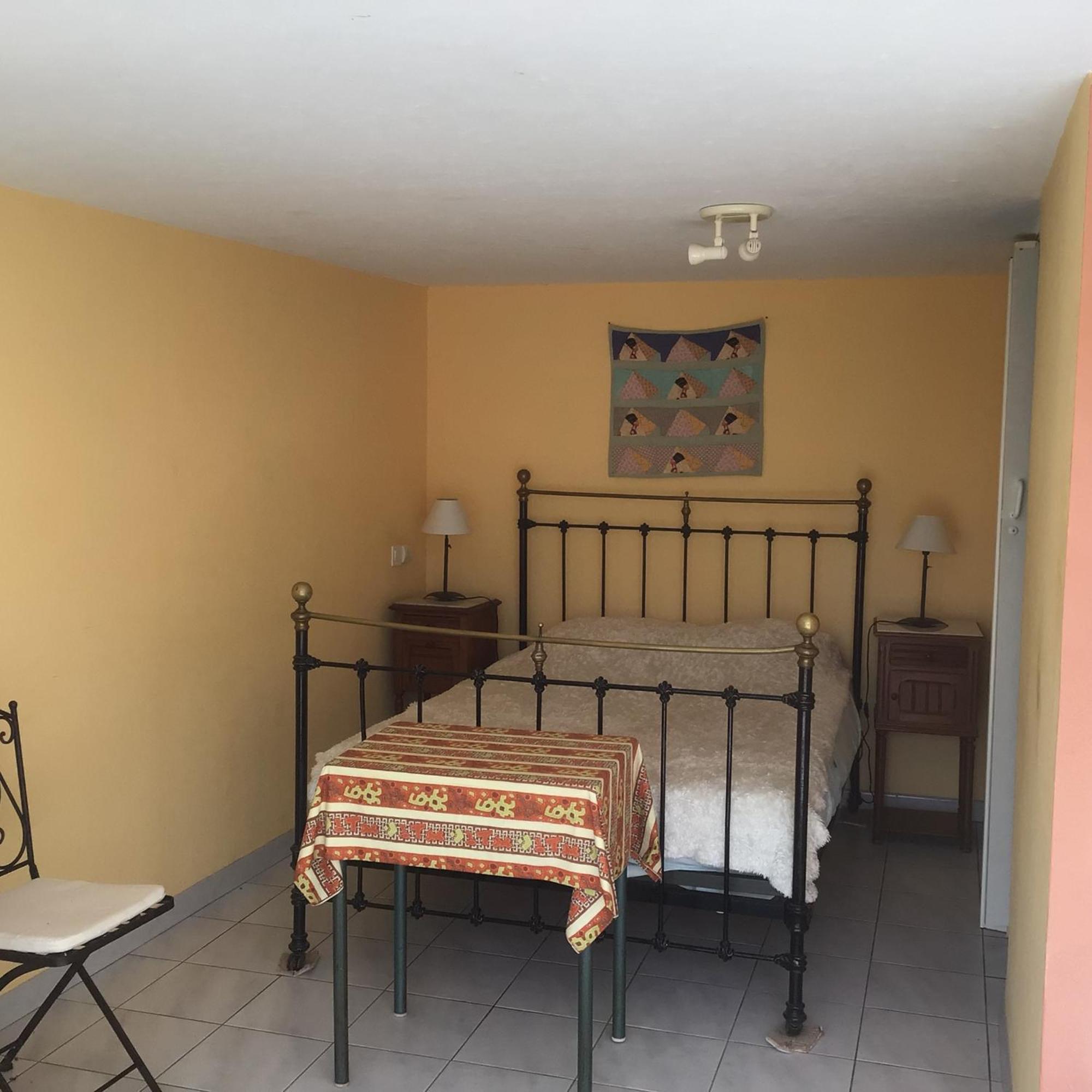 Les Conils - Gites Et Chambres D'Hotes Saint-Pierre-de-Vassols ห้อง รูปภาพ